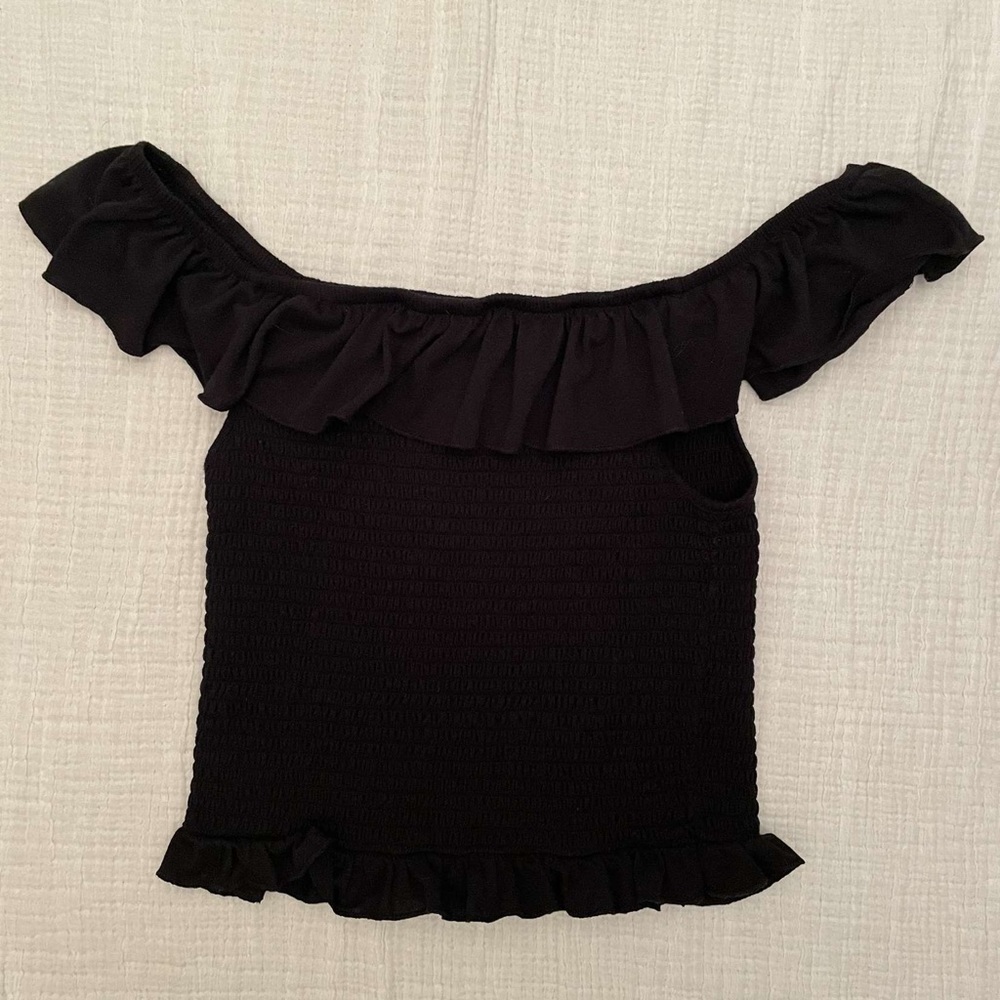 Cute black fancy top!